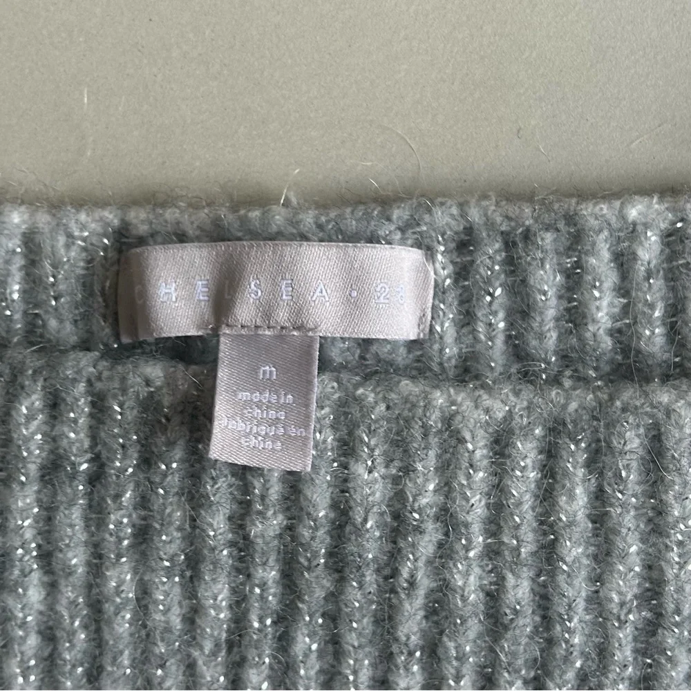 Chelsea28 Women’s gray Knit Metallic Ballet  Neck Pullover Sweater. Size M - Picture 6 of 11